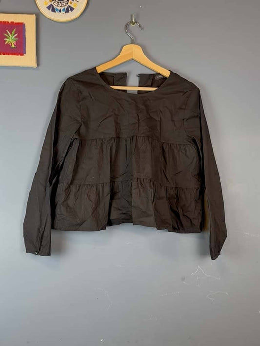 Black cropped ruffled top